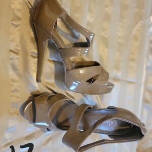 Source Unknown Glossy Beige Heels
